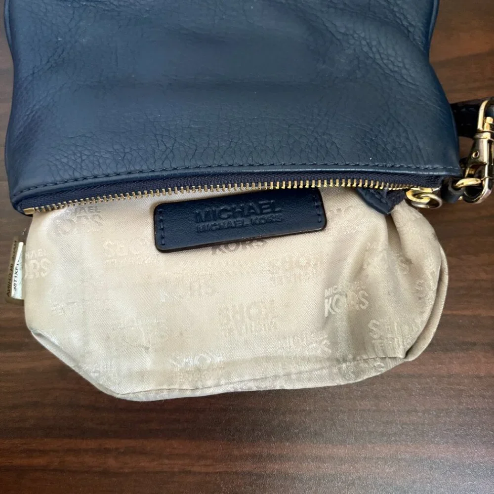 MICHAEL Michael Kors Navy Blue Gold Hardware Leather Wristlet Preppy Luxe Chic